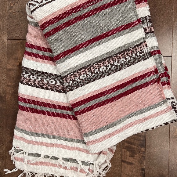 Traditional Mexican Yoga Blanket 🧘 - Picture 4 of 4